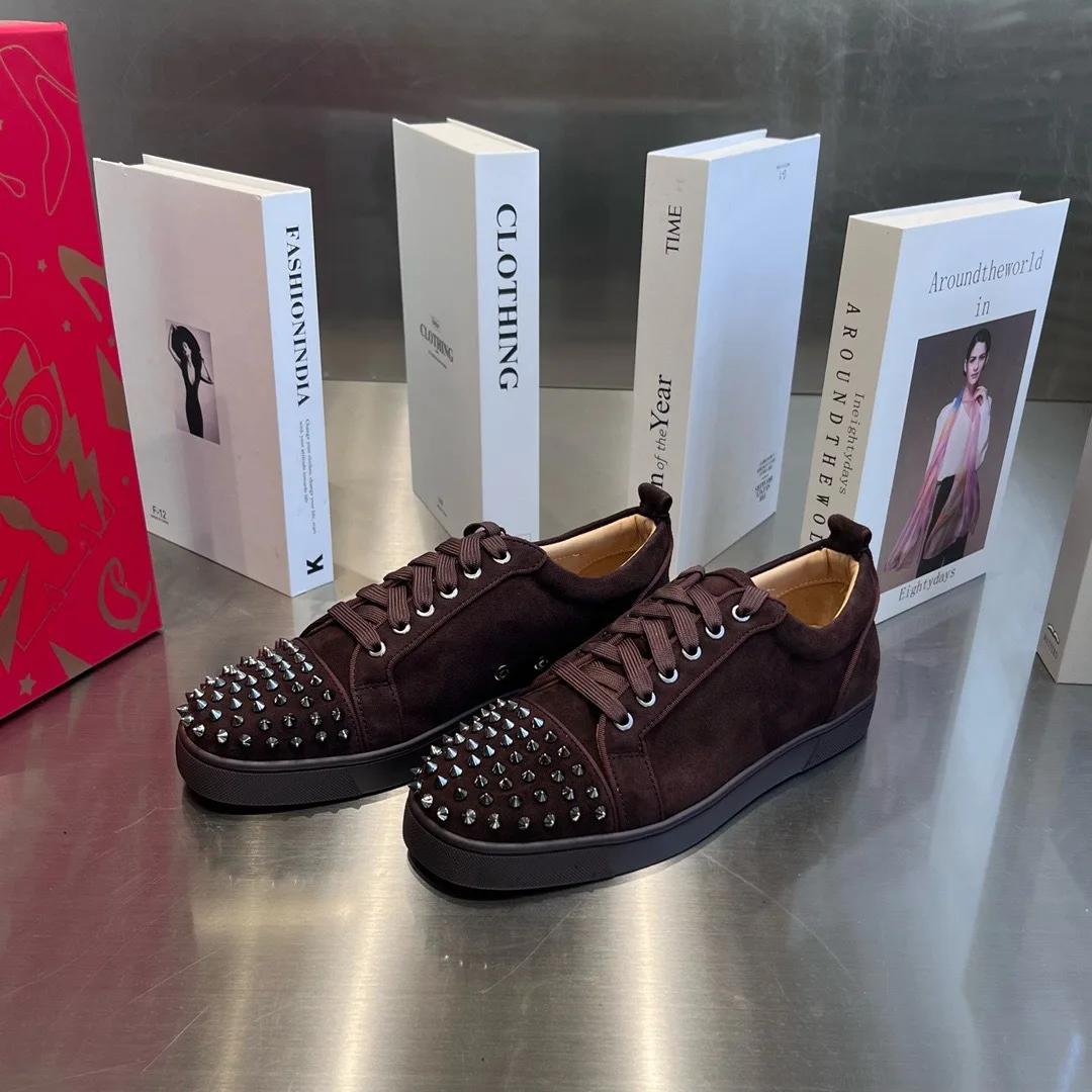 Nouvelles baskets basses de luxe en cuir blanc pour hommes avec pointes sur les orteils, semelles ro