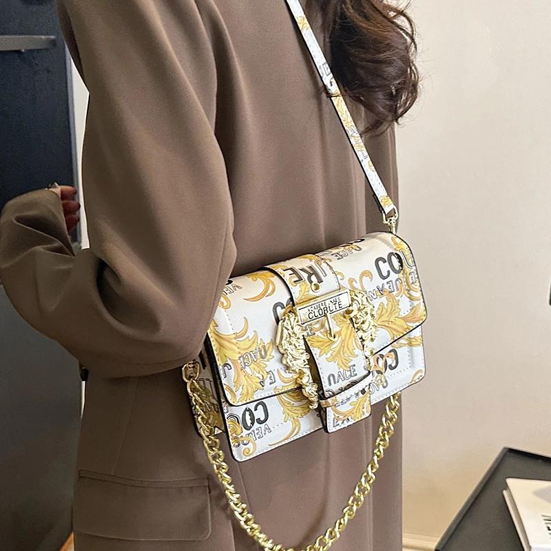 Sac à bandoulière Vintage brodé complexe, détails fabriqués à la main pour les déplacements quotidie