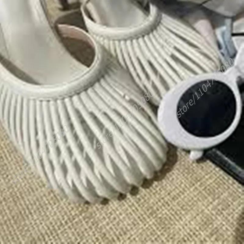 Mules compensées pour femme en maille ronde ajourée rouge bordeaux foncé, simples, à talons ouverts,