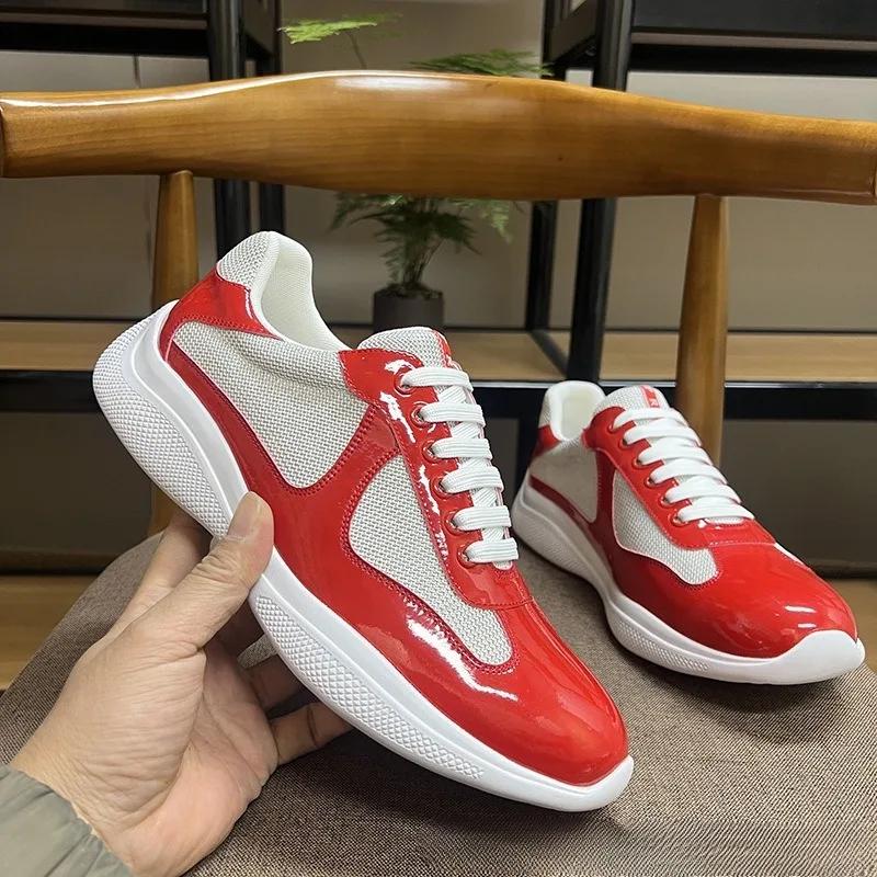 Nouvelles baskets décontractées pour hommes 2026 en cuir verni brillant avec empiècements en maille
