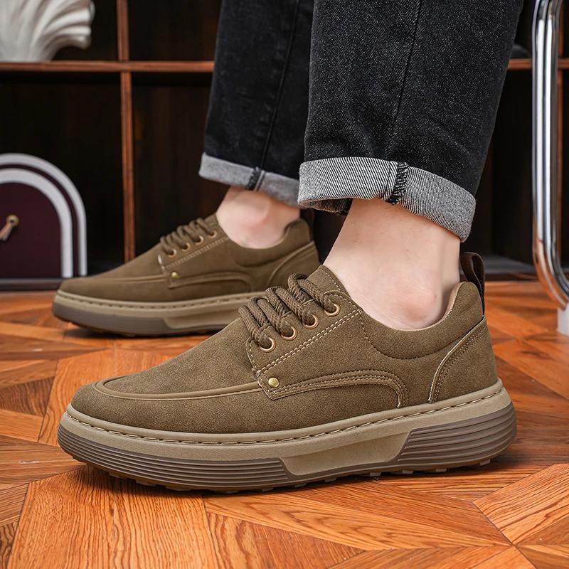 Les chaussures décontractées d'affaires minimalistes pour hommes sont à la mode, polyvalentes, légèr