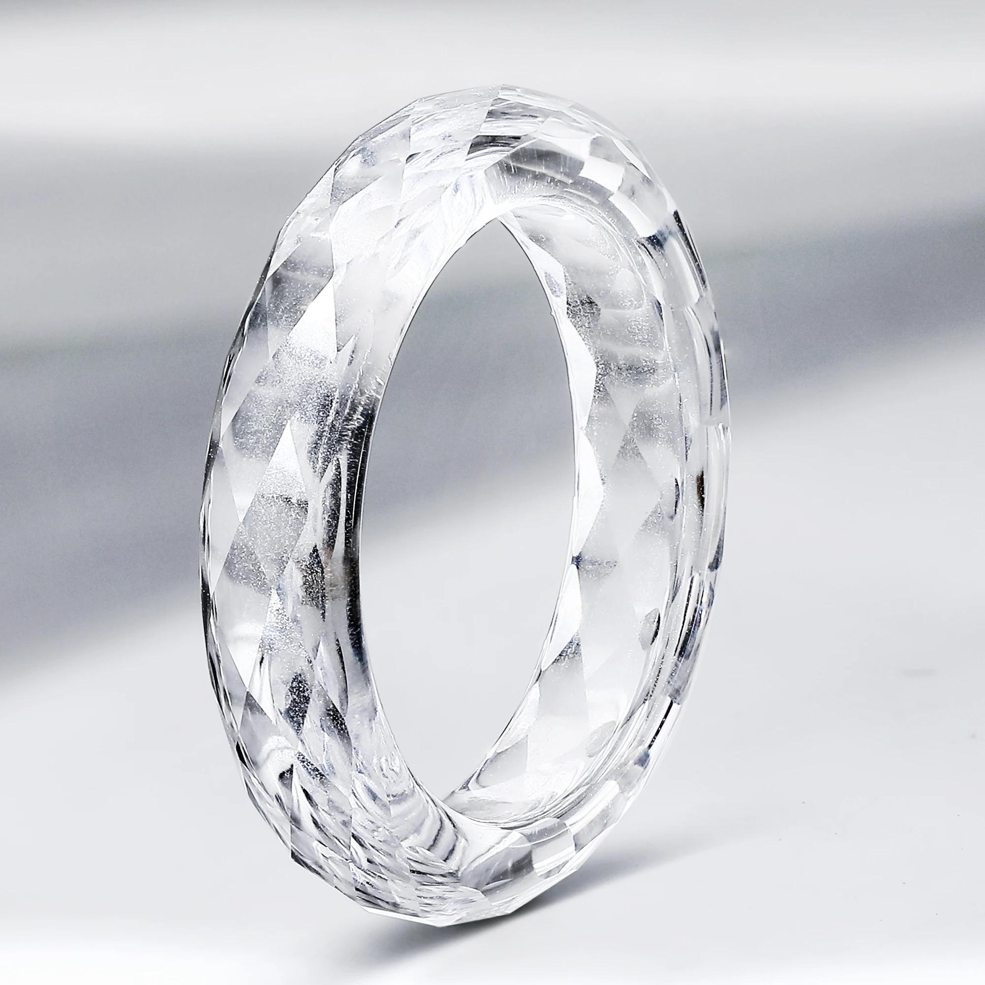 Eme jewe Bague en saphir blanc cultivé en laboratoire adaptée à un usage quotidien.