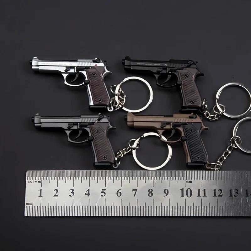 Porte-clés Pistolet Tactique 2025 - Modèle de Pistolet en Alliage 1:4 avec Pompons et Couvercle Tran