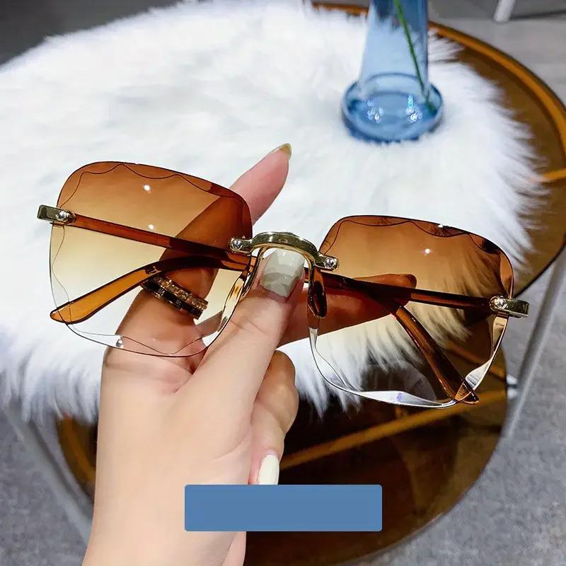 Lunettes de soleil carrées sans monture pour hommes et femmes, lunettes de soleil rouges, créateur d