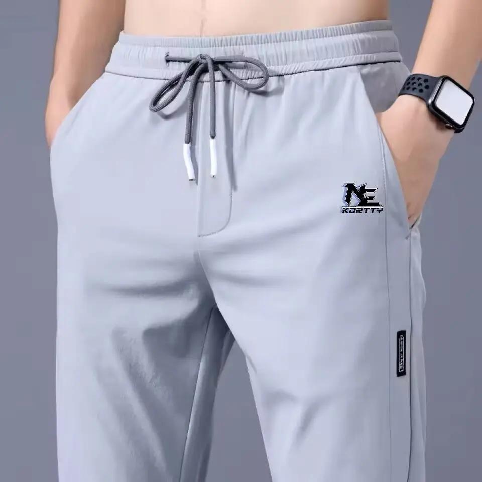 Pantalons pour hommes en soie glacée 2025 été nouveau noir gris mince