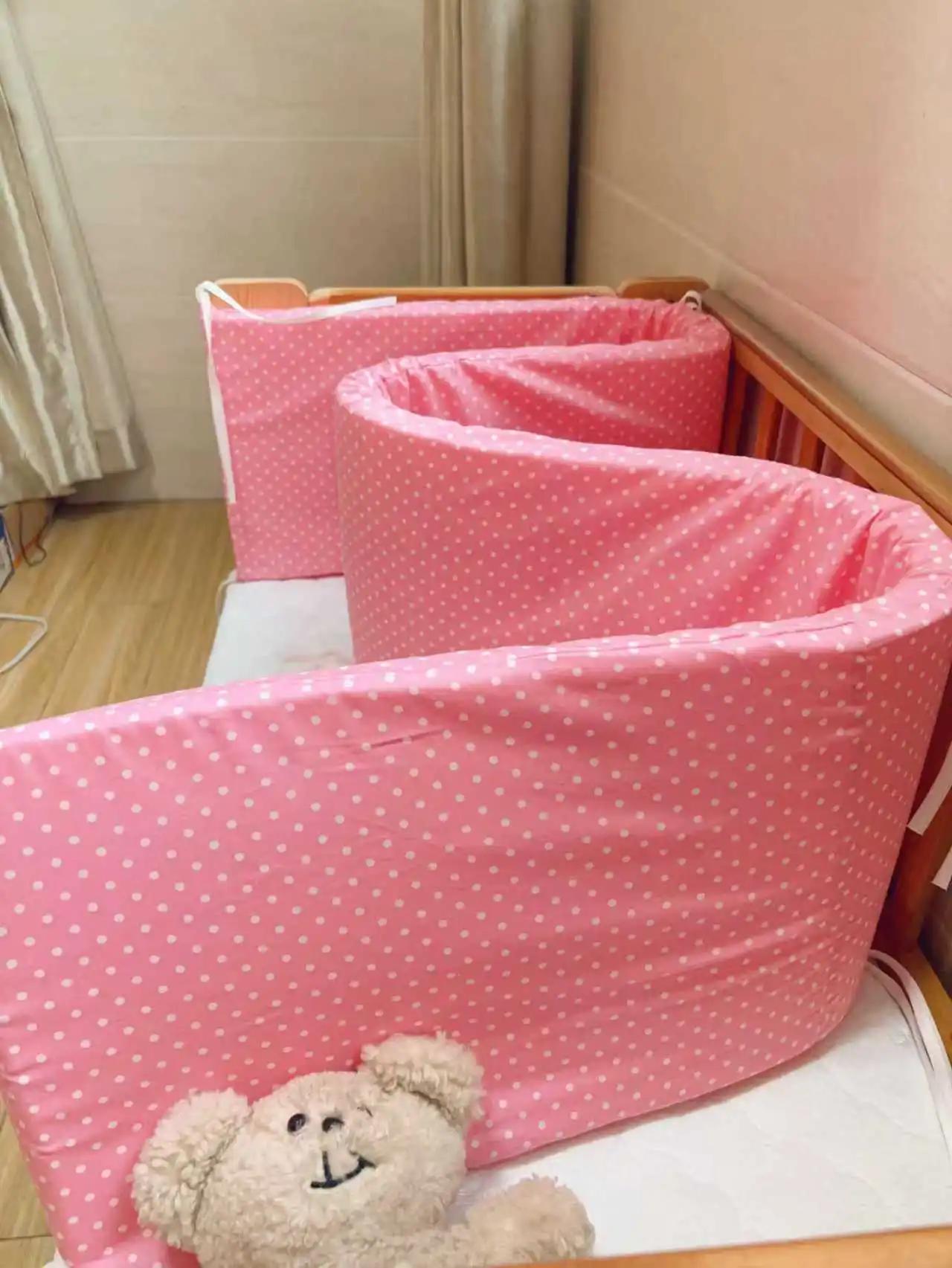 Un protecteur de lit de bébé adapté aux nouveau-nés