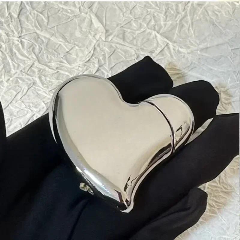 Briquet gonflable en alliage métallique, en forme d'amour, Portable, de luxe, de haute qualité, Design personnalisé, comme cadeau pour hommes et femmes, nouvelle collection