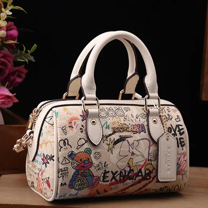 Sac Boston de luxe et vintage à porter à la main avec motifs graffiti de dessins animés tendance et