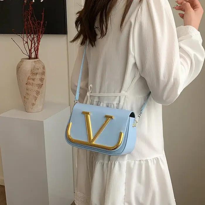 Sac à bandoulière minimaliste haut de gamme pour femme en cuir grainé premium avec sangle réglable,