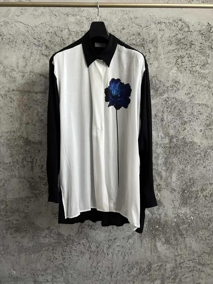 Conception originale de style japonais, imprimé floral foncé et ample