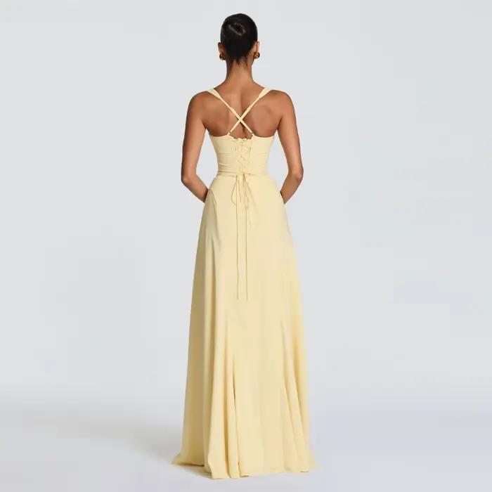 Robe longue jaune froncée à la poitrine avec dos croisé et lacets, fluide, longueur ras du sol, pour