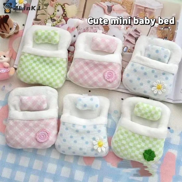 ▶ Lit de poupée trèfle à quatre feuilles en peluche, 1 pièce, 8x6x1CM, sac de couchage doux, Mini dé