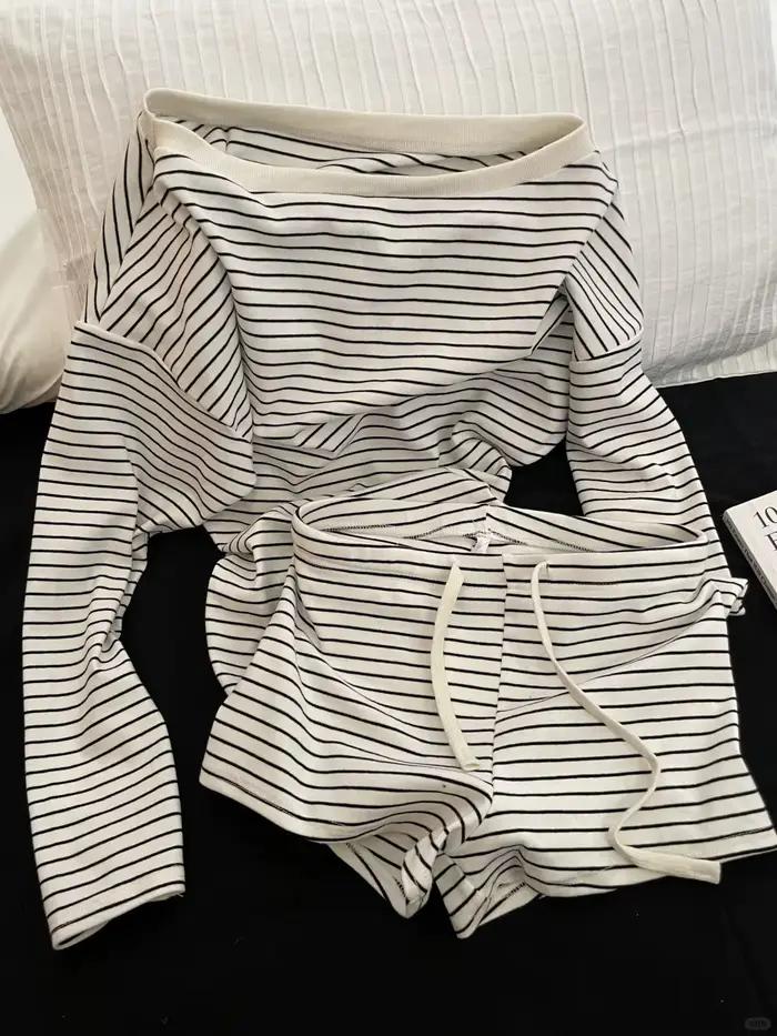 Pyjama à manches longues de style coréen, avec rayures noires et blanches et shorts à épaules dénudé
