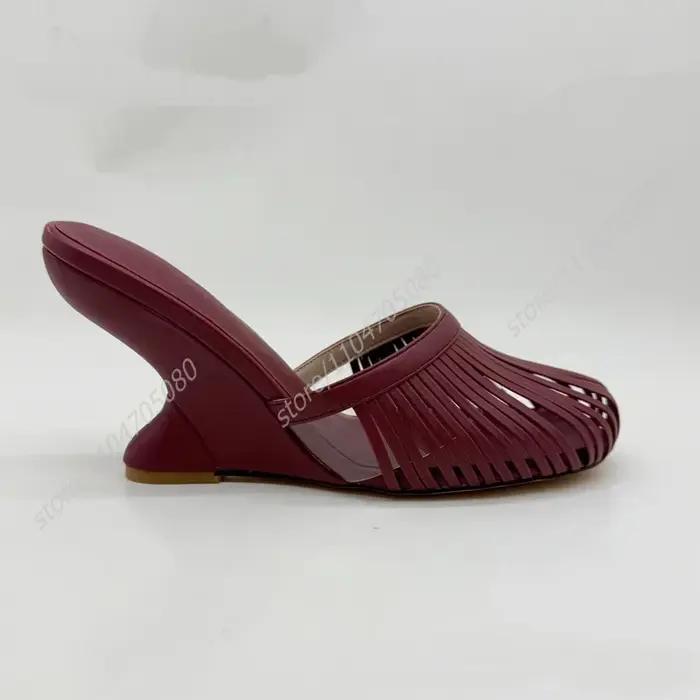 Mules compensées pour femme en maille ronde ajourée rouge bordeaux foncé, simples, à talons ouverts,