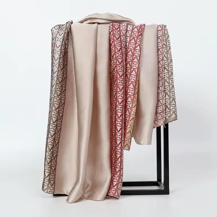 Foulard Carré en Soie Imprimée pour Femme, Design Luxueux, Châle Grande Taille, Bandeau Valide ens,