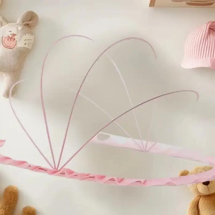 Moustiquaire en forme de yourte pour lit de bébé protégeant des insectes idéale pour les nuits d'été et les voyages en plein air sécurité et confort pour bébé occassions spéciales