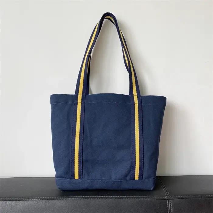Sac fourre-tout en toile à sangle – Sac de courses ours brodé, conception d'épaule et de main
