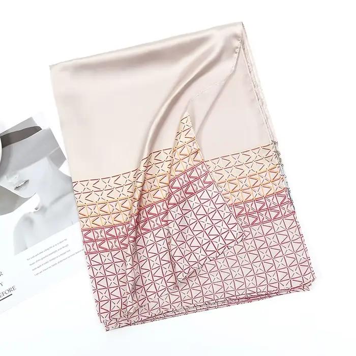 Foulard Carré en Soie Imprimée pour Femme, Design Luxueux, Châle Grande Taille, Bandeau Valide ens,