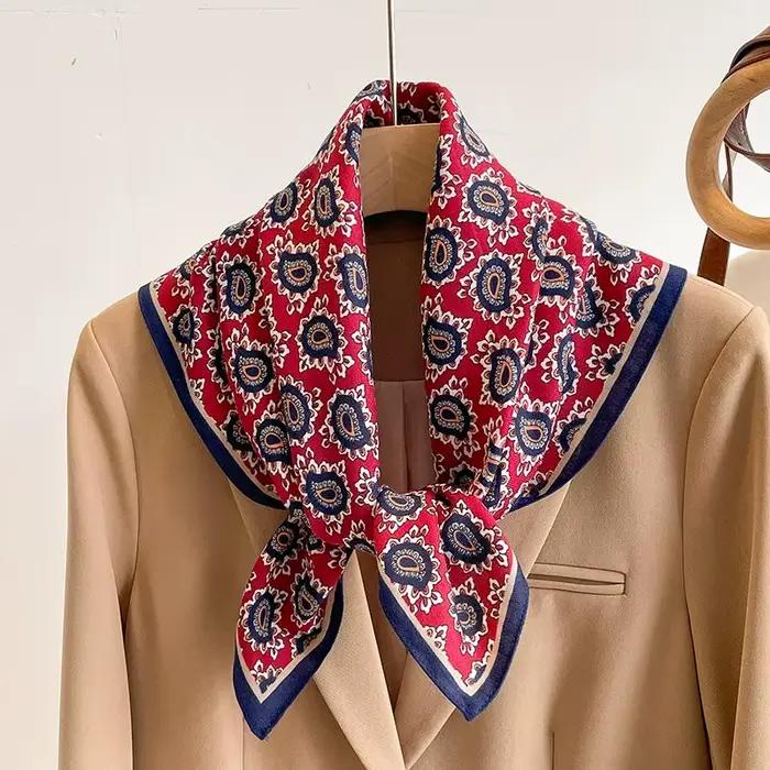 Écharpe carrée en imitation soie motif cajou muté élégante pour femmes voyage quotidien sorties festives