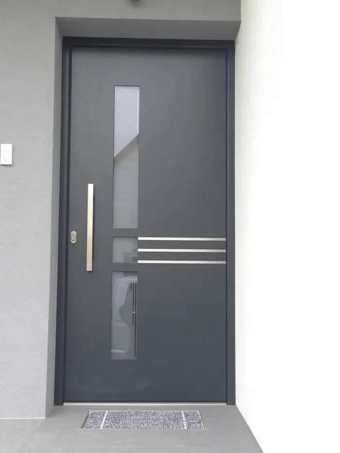 Porte d'entrée personnalisée en aluminium et métal avec verre trempé pour villa moderne et sécurité maximale
