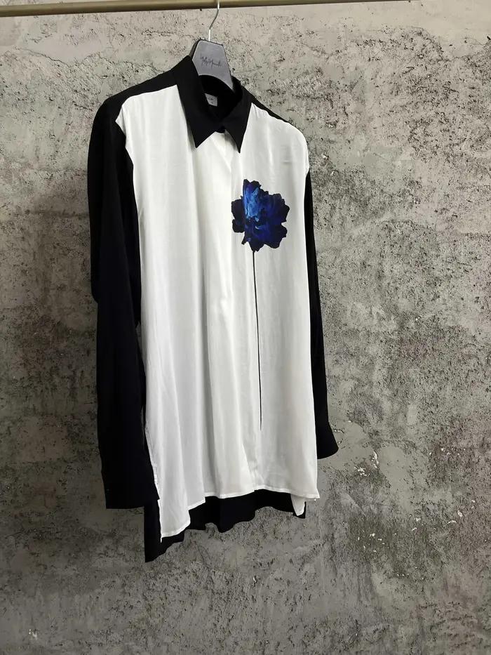 Conception originale de style japonais, imprimé floral foncé et ample