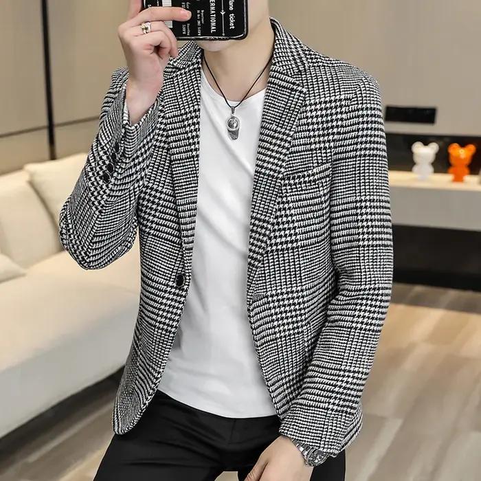 Petit costume à la mode pour hommes de haute qualité, haut ajusté de style coréen, costume simple à