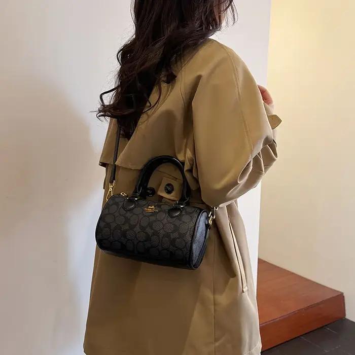 Mini sac Boston vintage bandoulière matelassé femme monogramme rétro élégant sac main