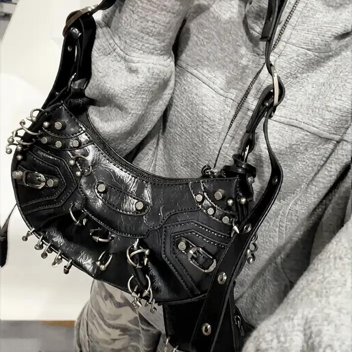 Ensemble de sacs punk pour femmes, sac fourre-tout blanc froissé avec pochette assortie, design clou