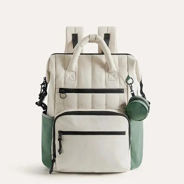 Sac à couches à dos contrasté blanc et vert, avec petite pochette, organisateur minimaliste des esse