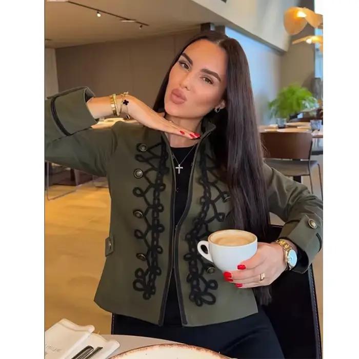 Vestes et Manteaux Printemps Femme 2026 Nouvelle Mode Rétro Élégante Slim Blazers Chic Jeunesse Voya