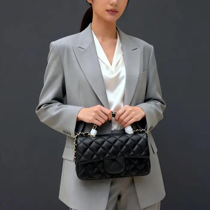 Sac à bandoulière en cuir véritable, un élégant sac à bandoulière matelassé en cuir véritable avec u