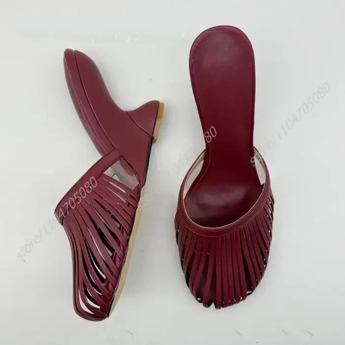 Mules compensées pour femme en maille ronde ajourée rouge bordeaux foncé, simples, à talons ouverts,