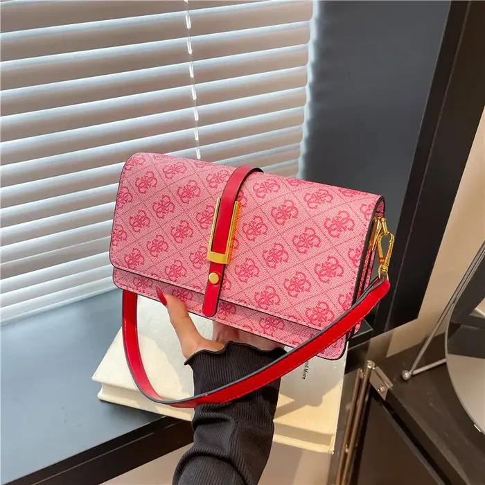 Sac carré texturé tendance pour femme, mini sac à bandoulière élégant avec chaîne, compact et stylé,